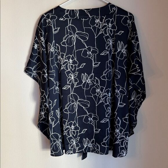 Chico's Navy White Floral Blouse with tie front and blousy sleeves size 12 NWT! - Picture 9 of 9